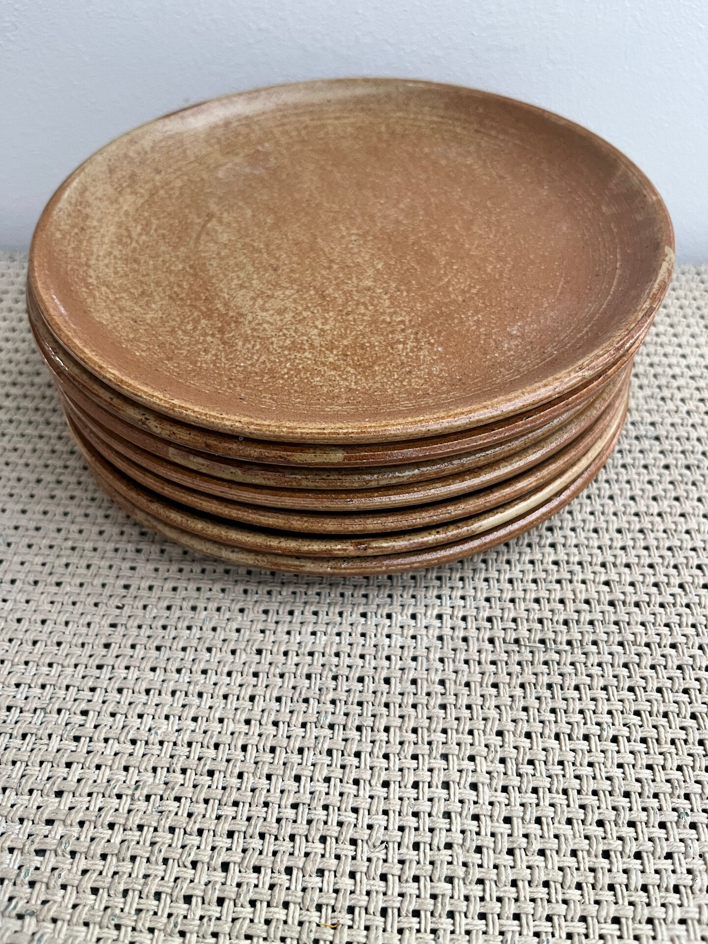 7 dessert plates in stoneware