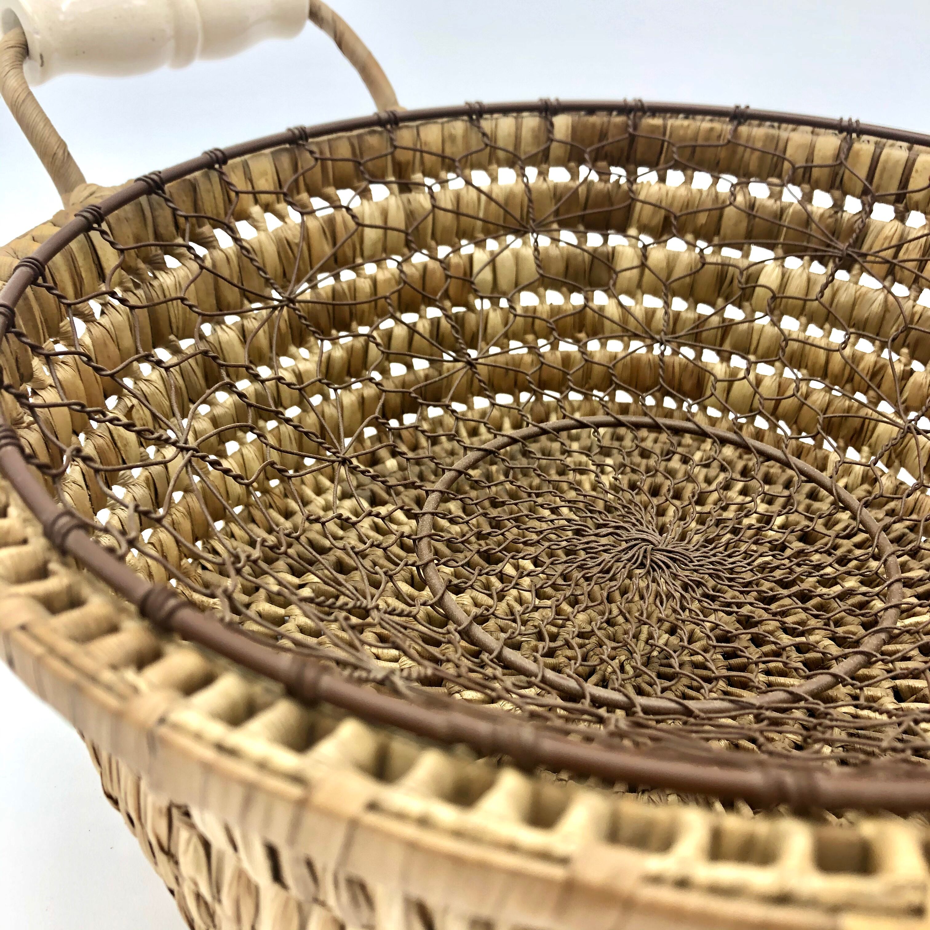 Bread pan, porcelain handle