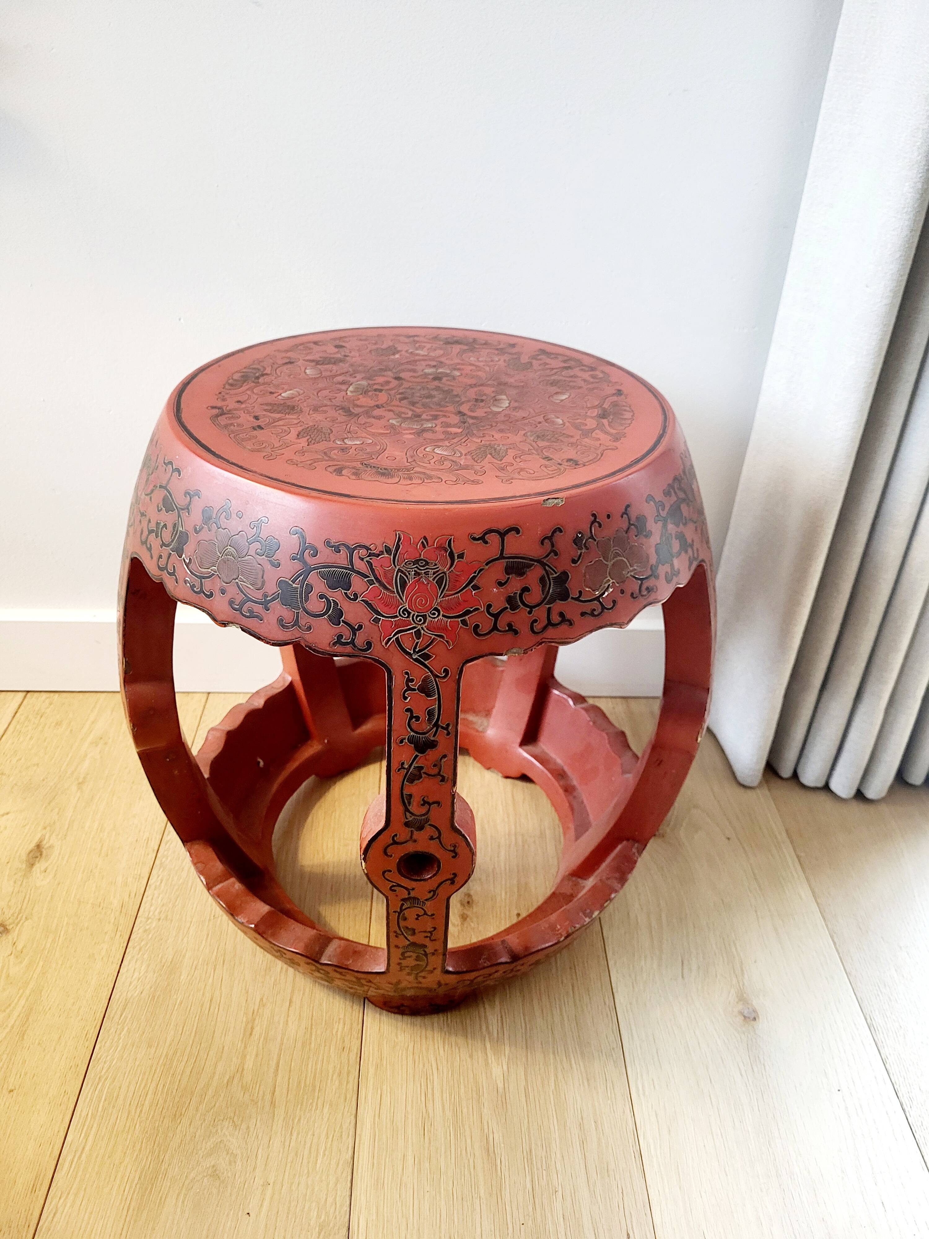Tabouret, table d'appoint en bois laqué rouge, Chine