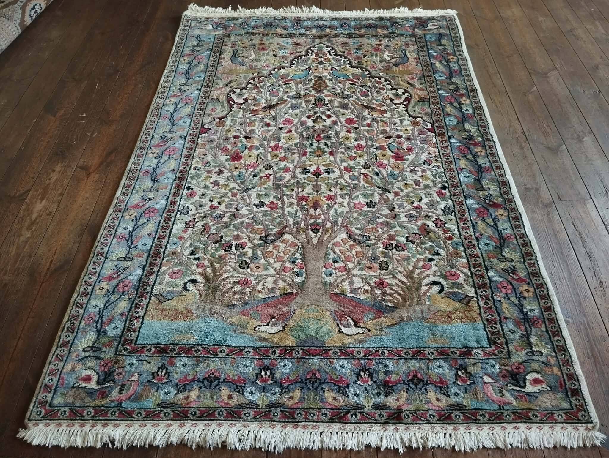 Handmade Pakistani wool and silk rug 183x124cm