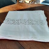 Drap brodé ancien