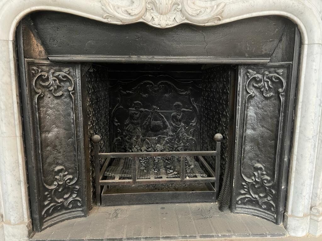 Louis XV style fireplace in Carrara marble and cast iron fireplace