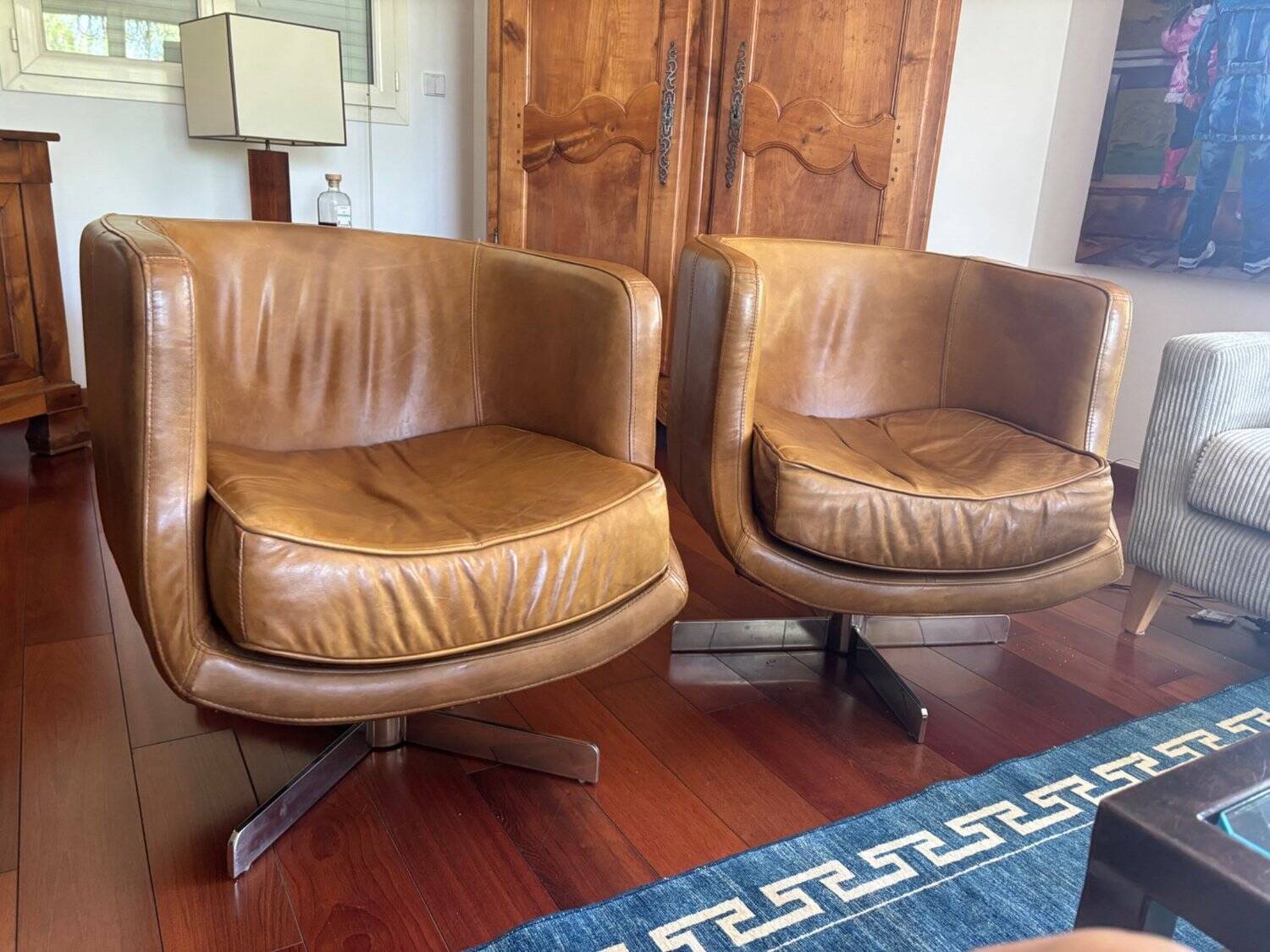 Paire de fauteuils pivotants Flamant cuir cognac, style Design 1970