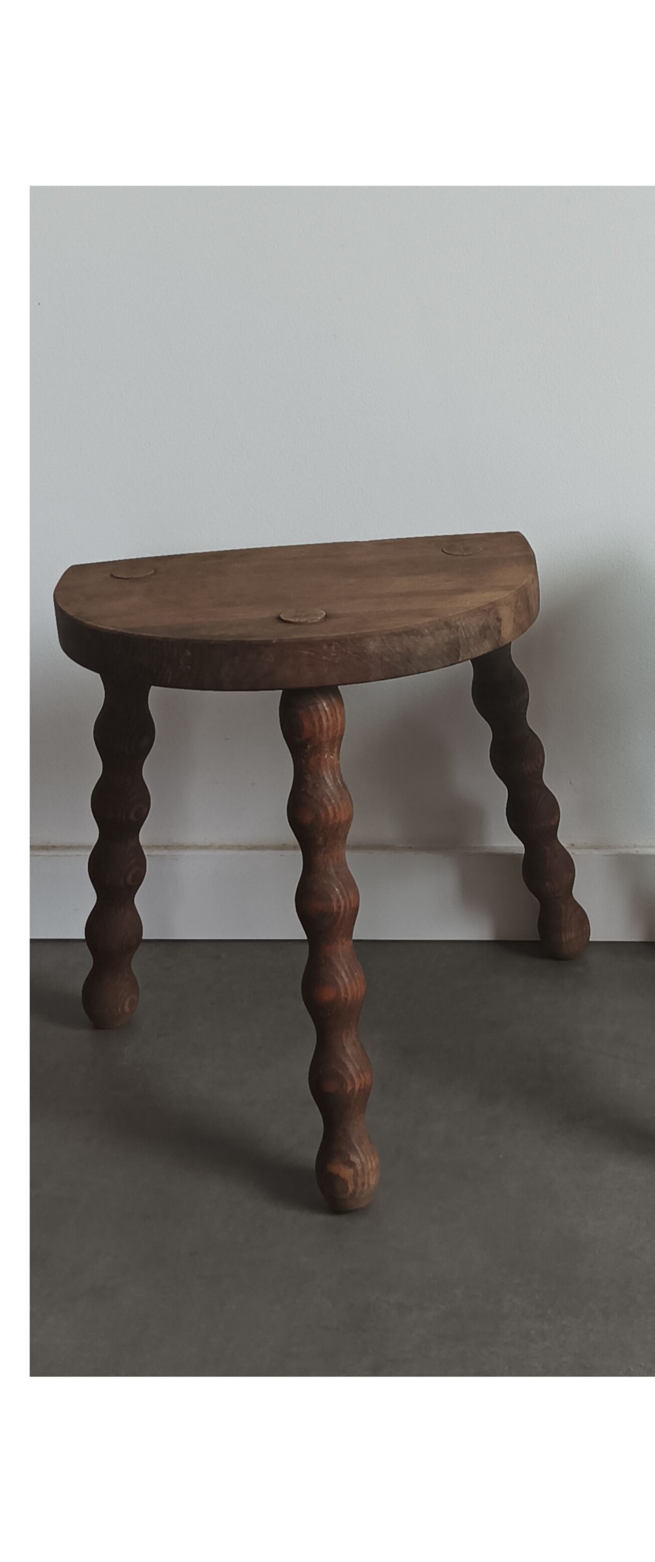 Tabouret tripode