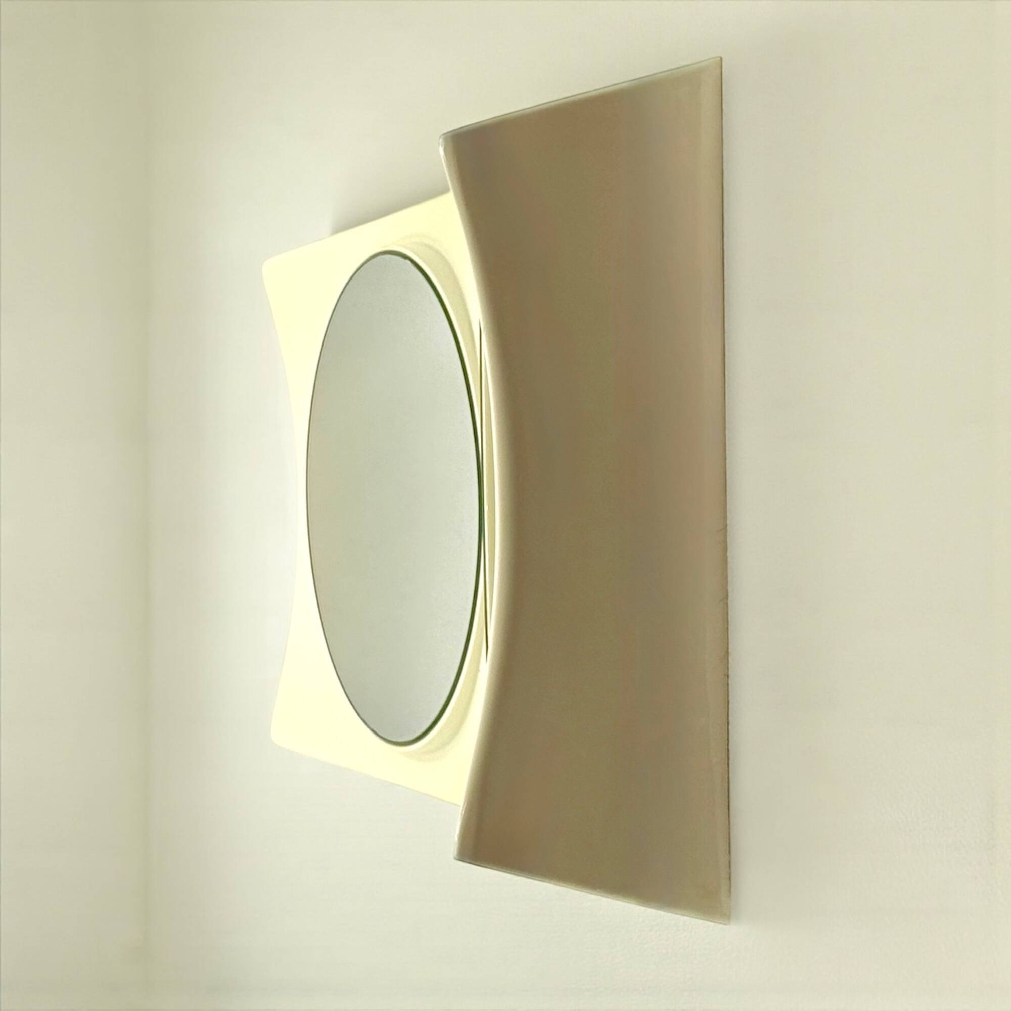 Miroir mural italien OVNI, plastique ivoire flexible, design vintage de l'ère spatiale,