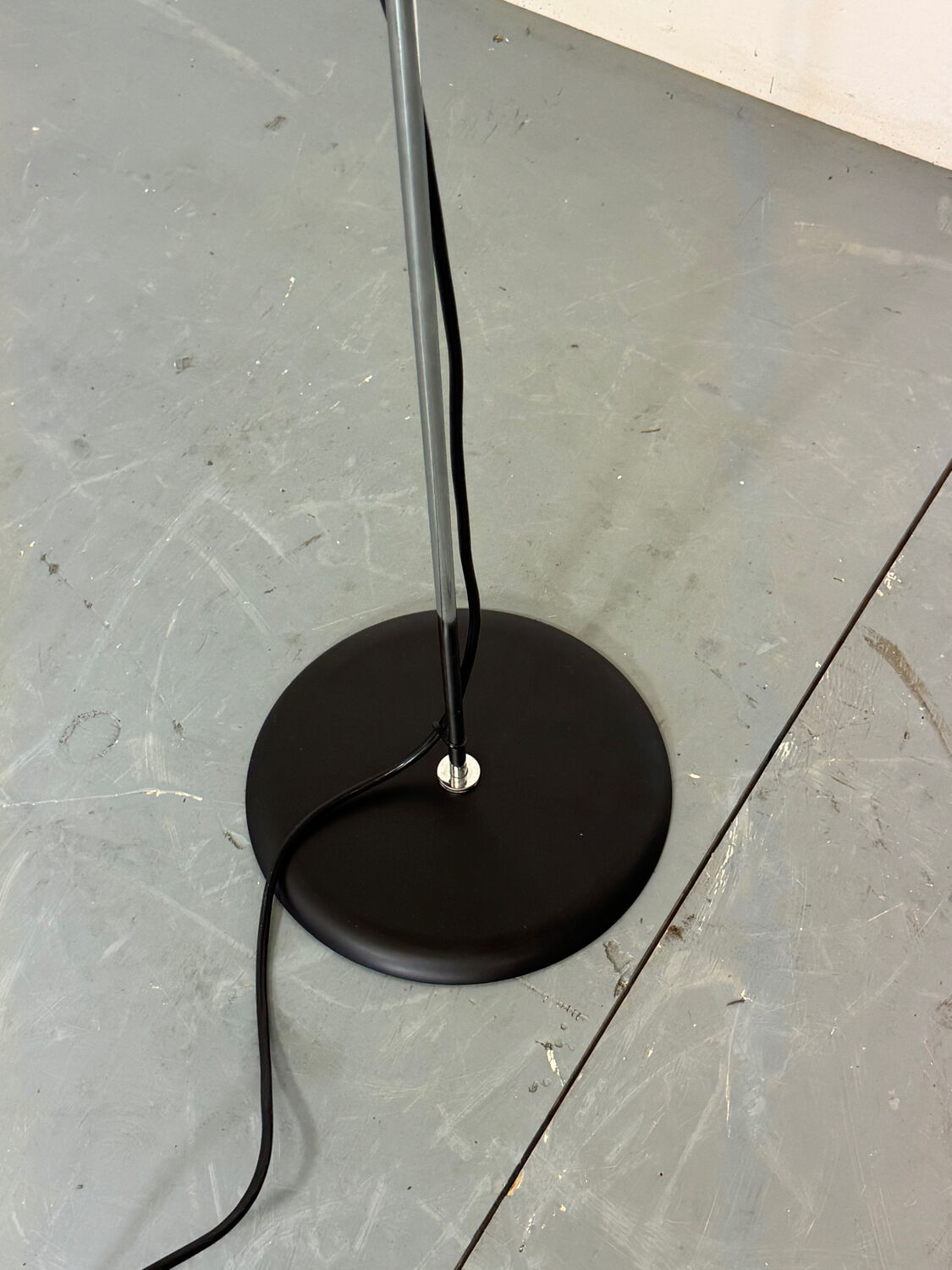 Italian Design Architonic Oluce DIM 333 floor lamp by Vico Magistretti