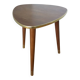 Table basse bout de canapé tripode forme médiator pieds fuselés compas