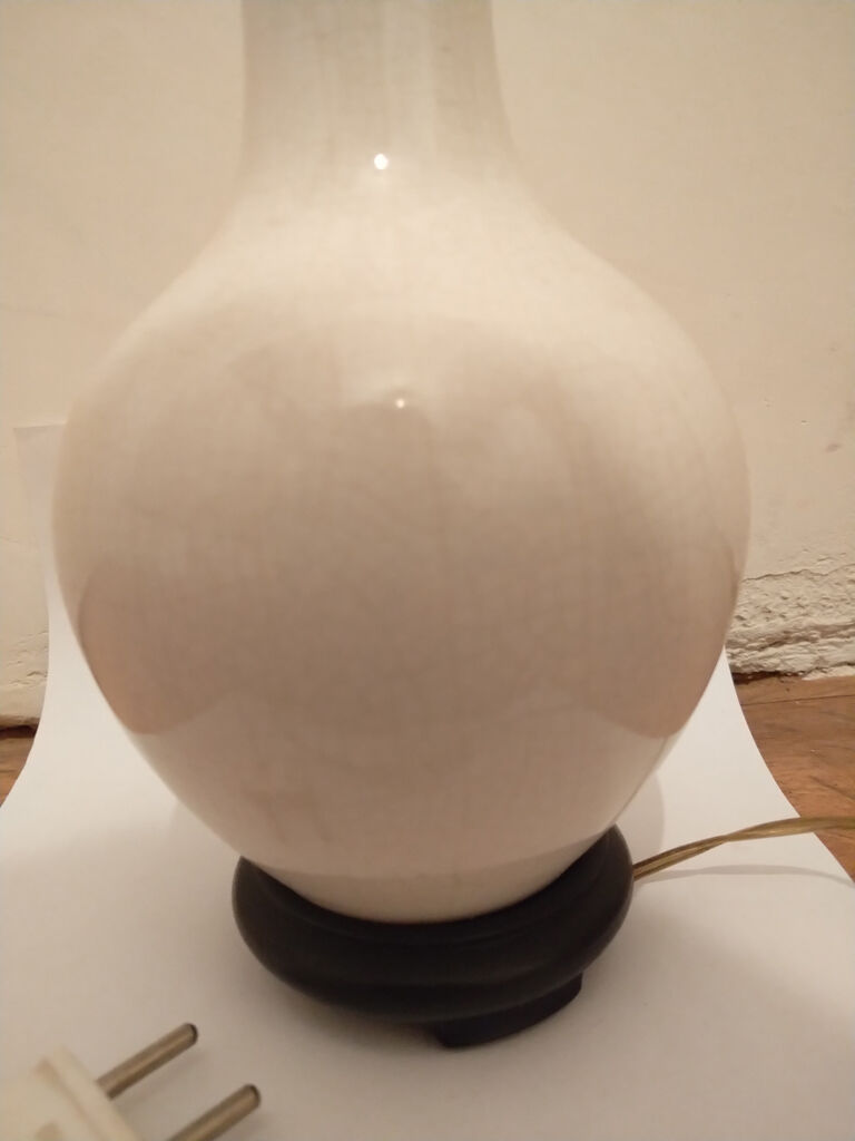 White ceramic table lamp