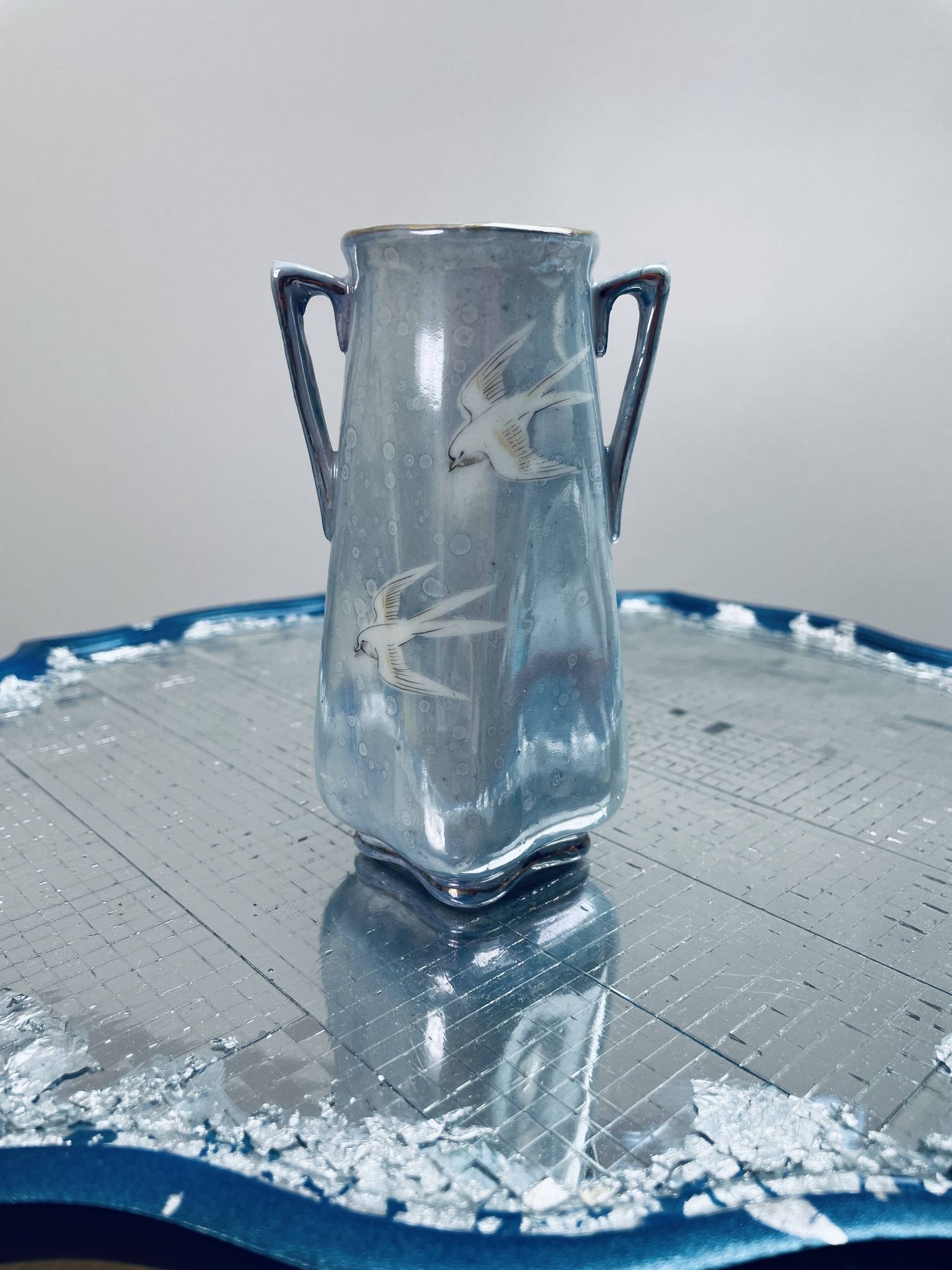 Japanese porcelain vase with dove patterns