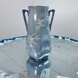 Japanese porcelain vase with dove patterns