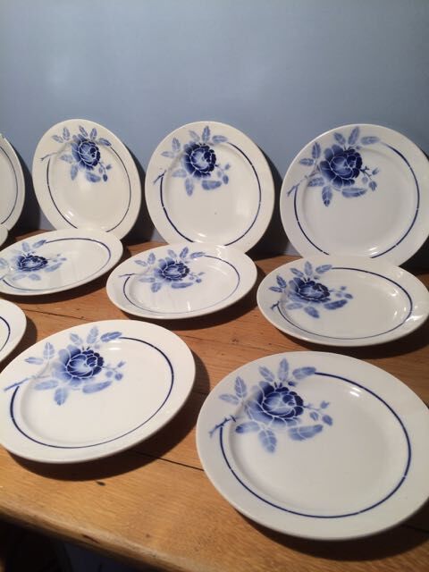 Suite of 12 plates dessert St Amand