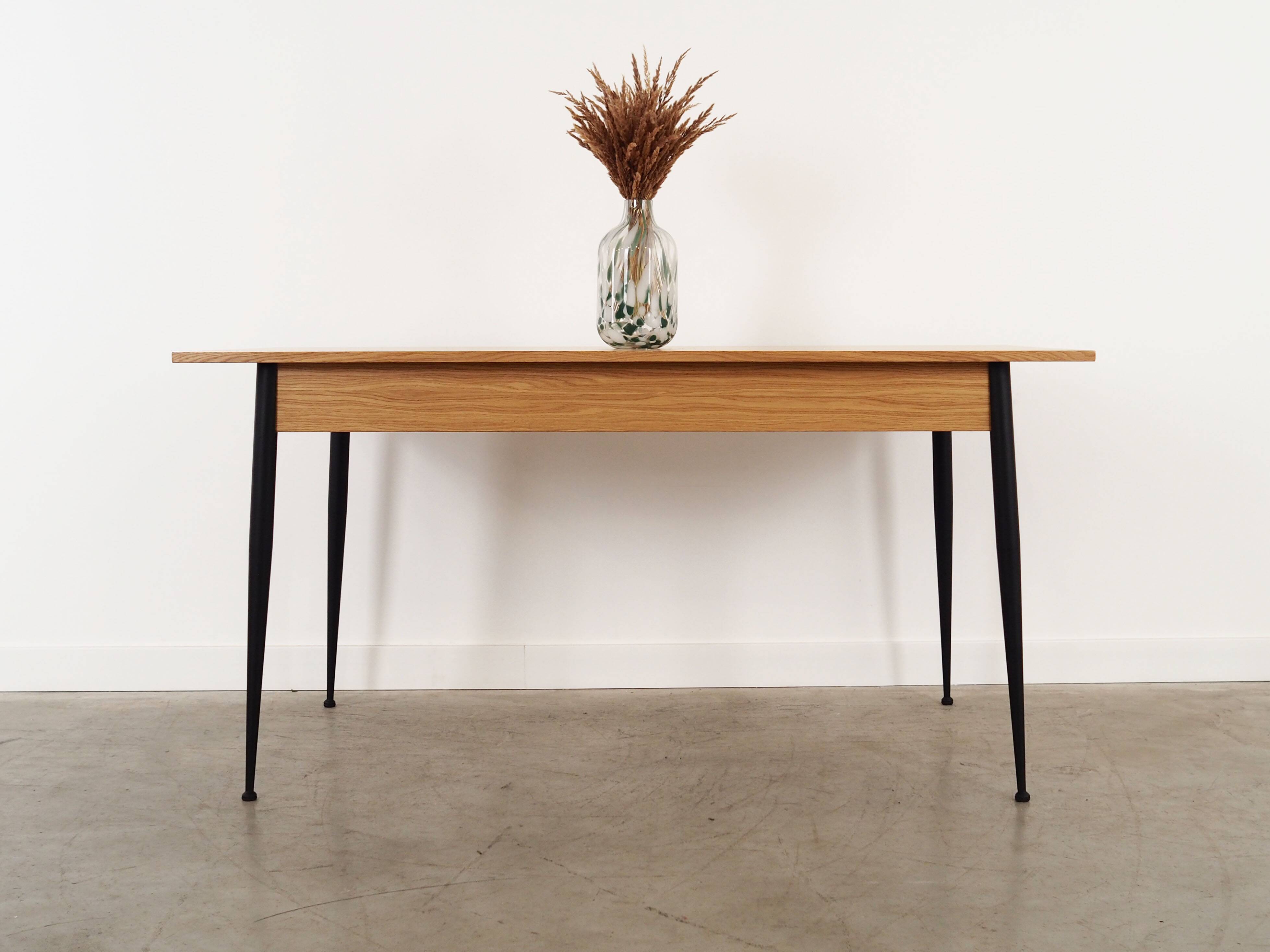 Oak table, Italian design, 1980s, manufacture: Italy