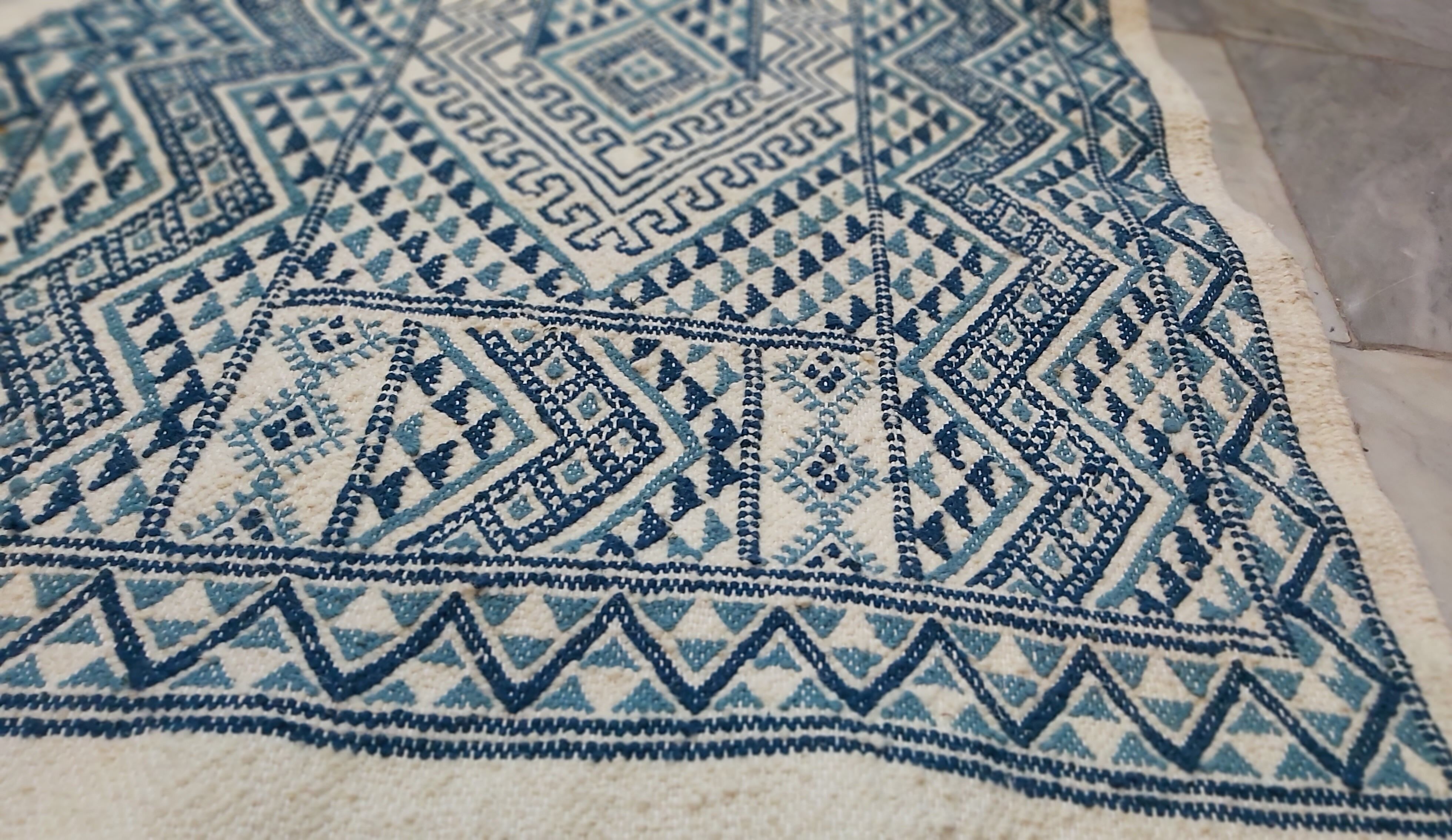 Tapis kilim blanc et bleu fait main en pure laine 145x75cm ...