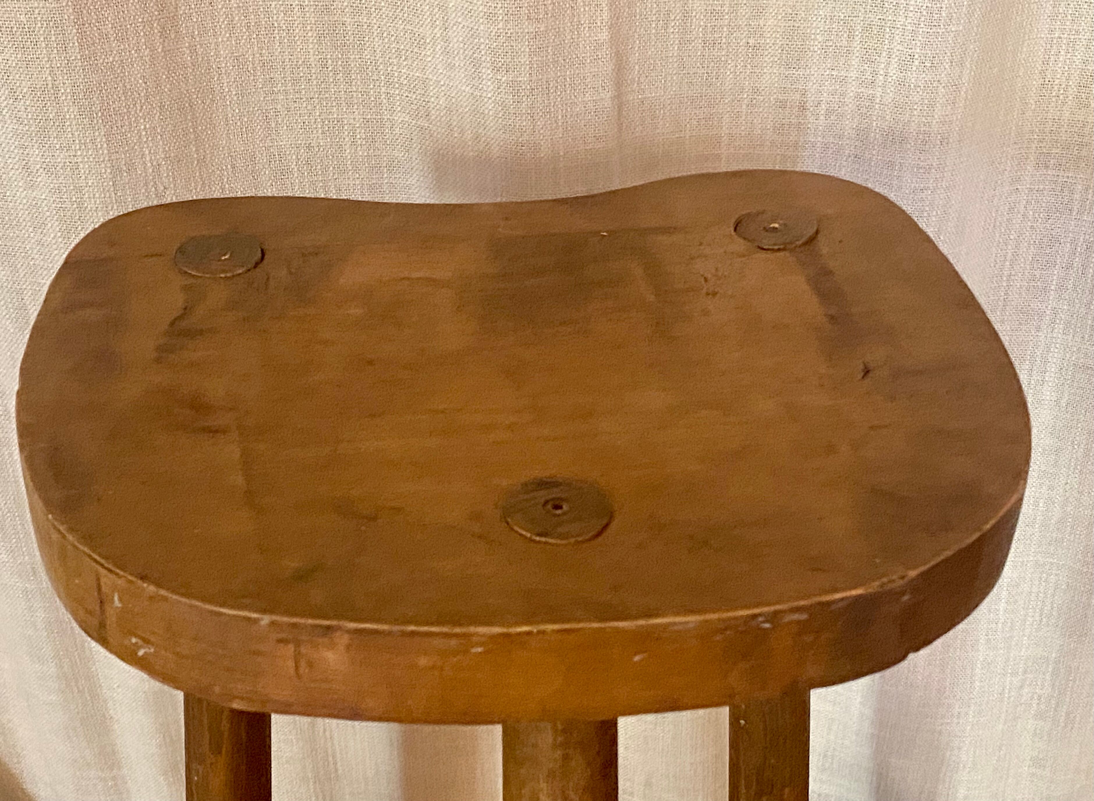 Ancien tabouret de traite tripode