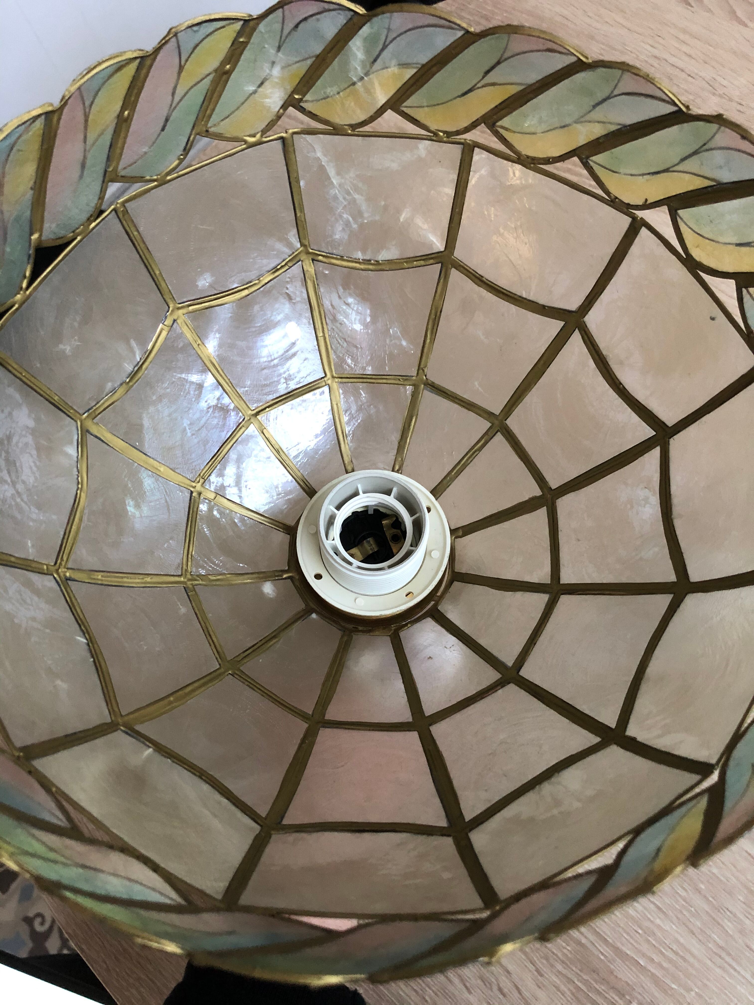 Hanging in tricolour mother-of-pearl