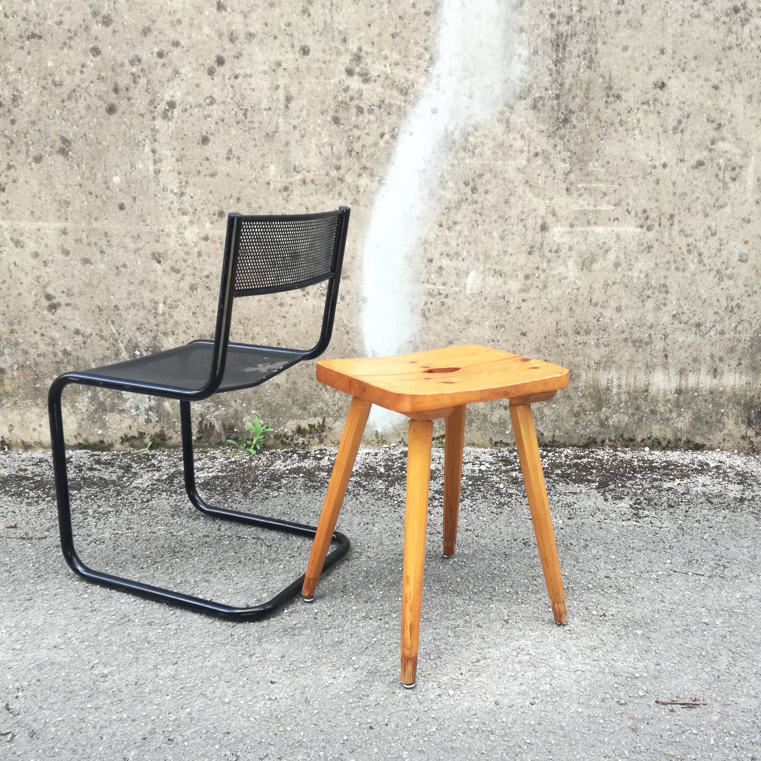 Light wood stool with pencil legs h51