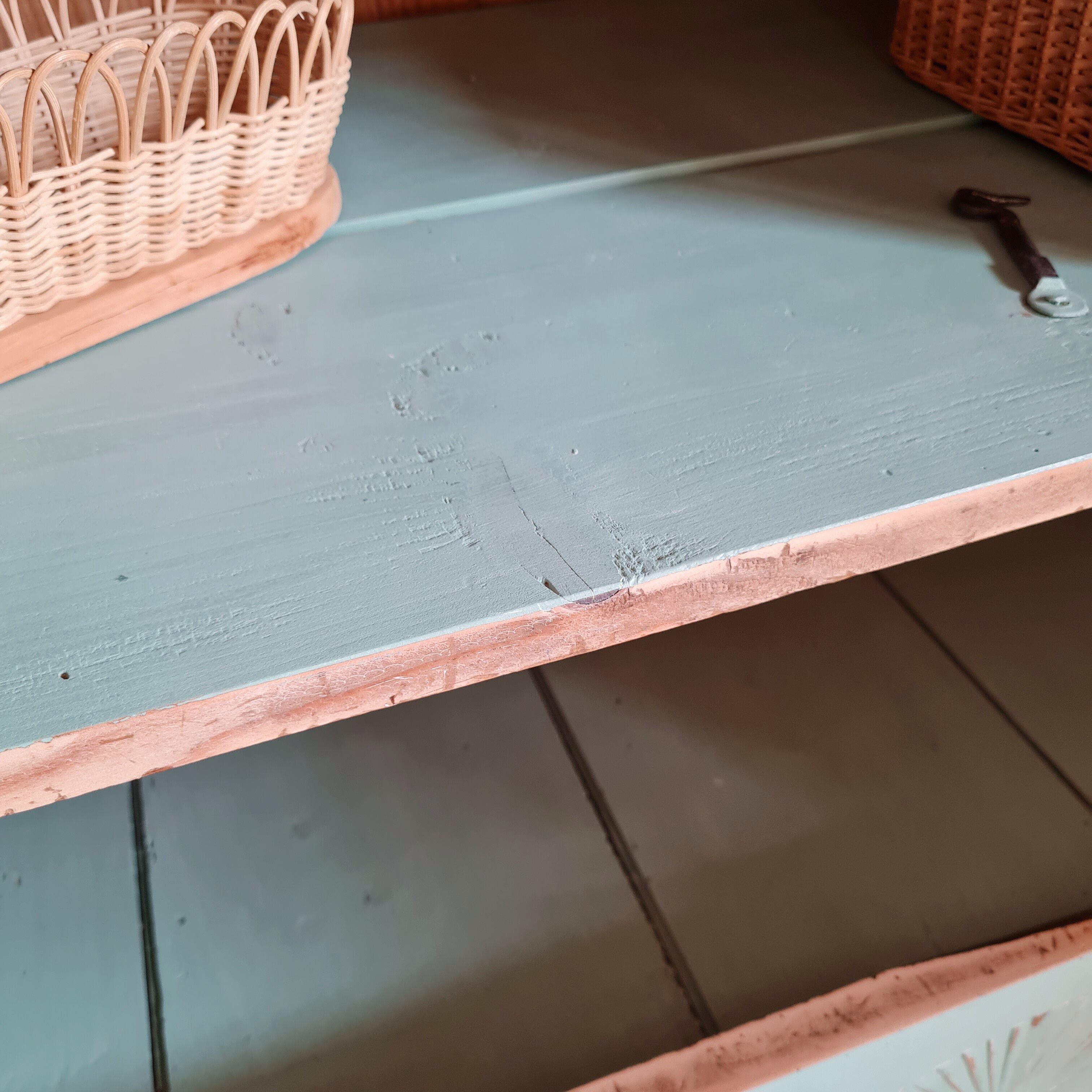 Buffet low blue patinated raw tray