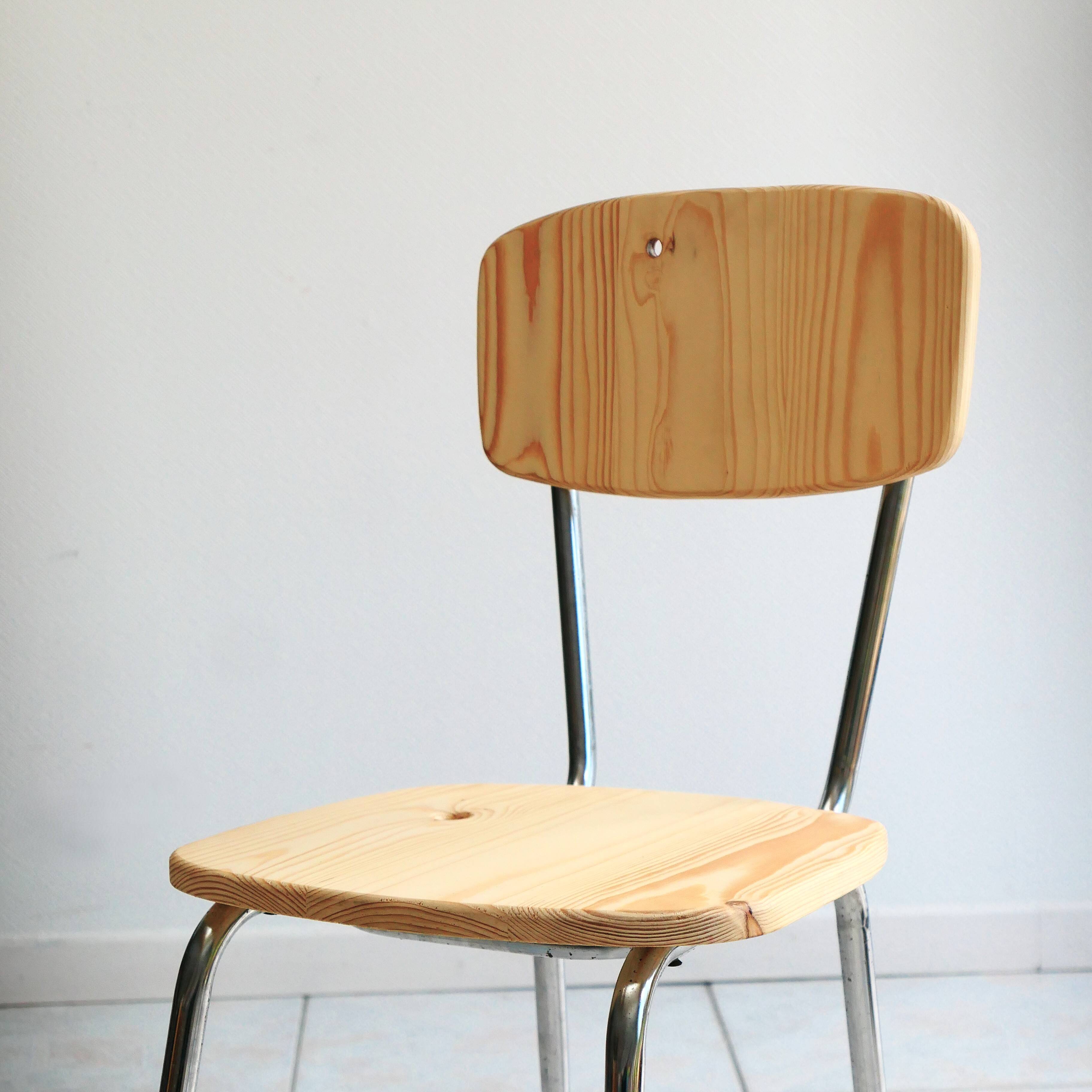 Vintage chair in solid pine