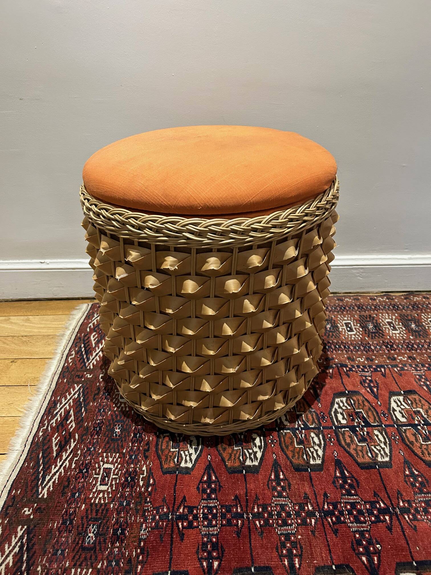 1970 wicker chest pouf