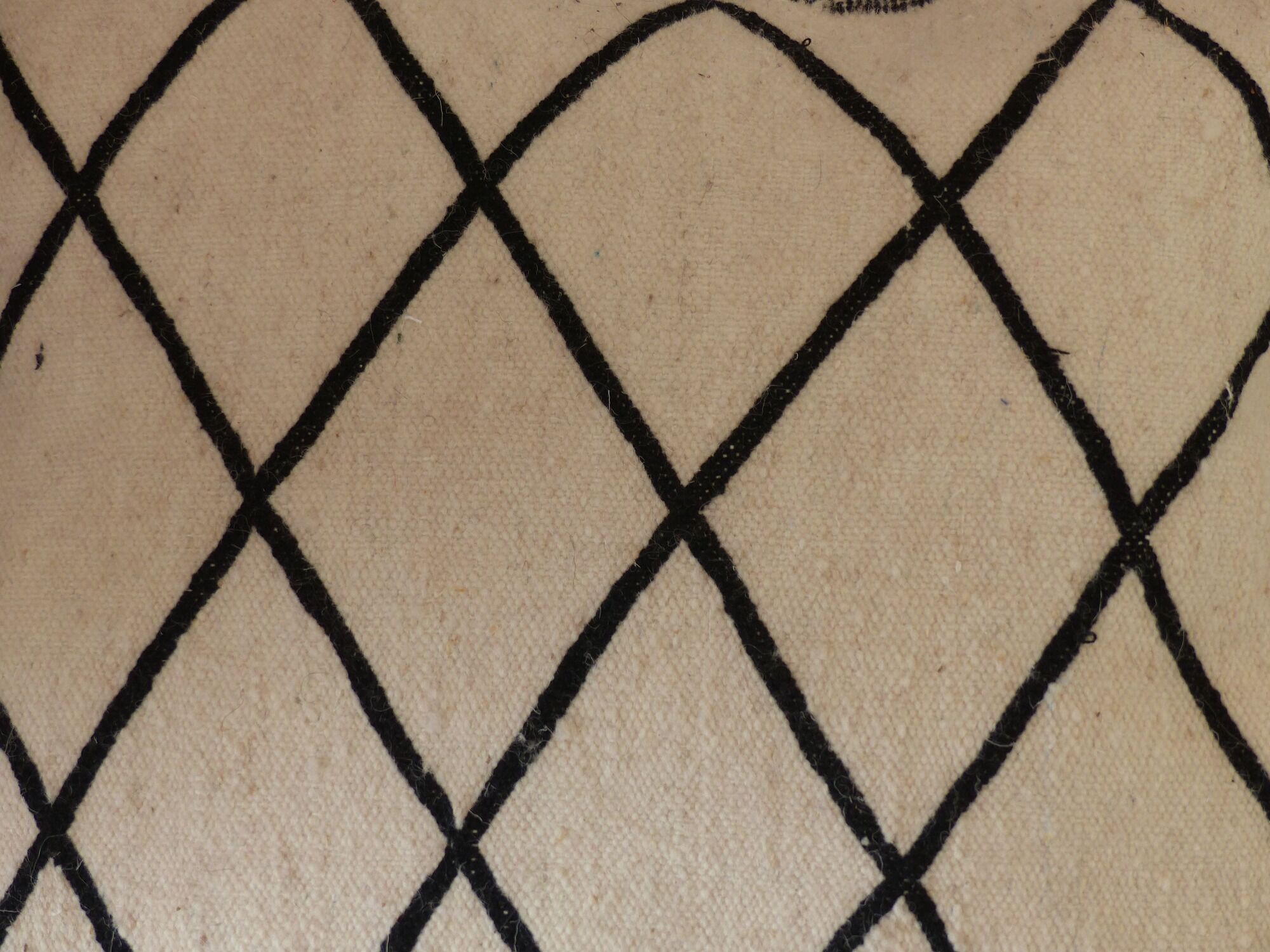 Coussin noir et blanc Kilim Beni Ouarain 50x55 cm en laine