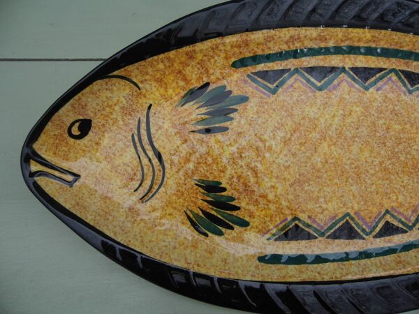 Plat en faïence de  Saint-Jean-de-Bretagne, Vintage années 50/60, en forme de poisson