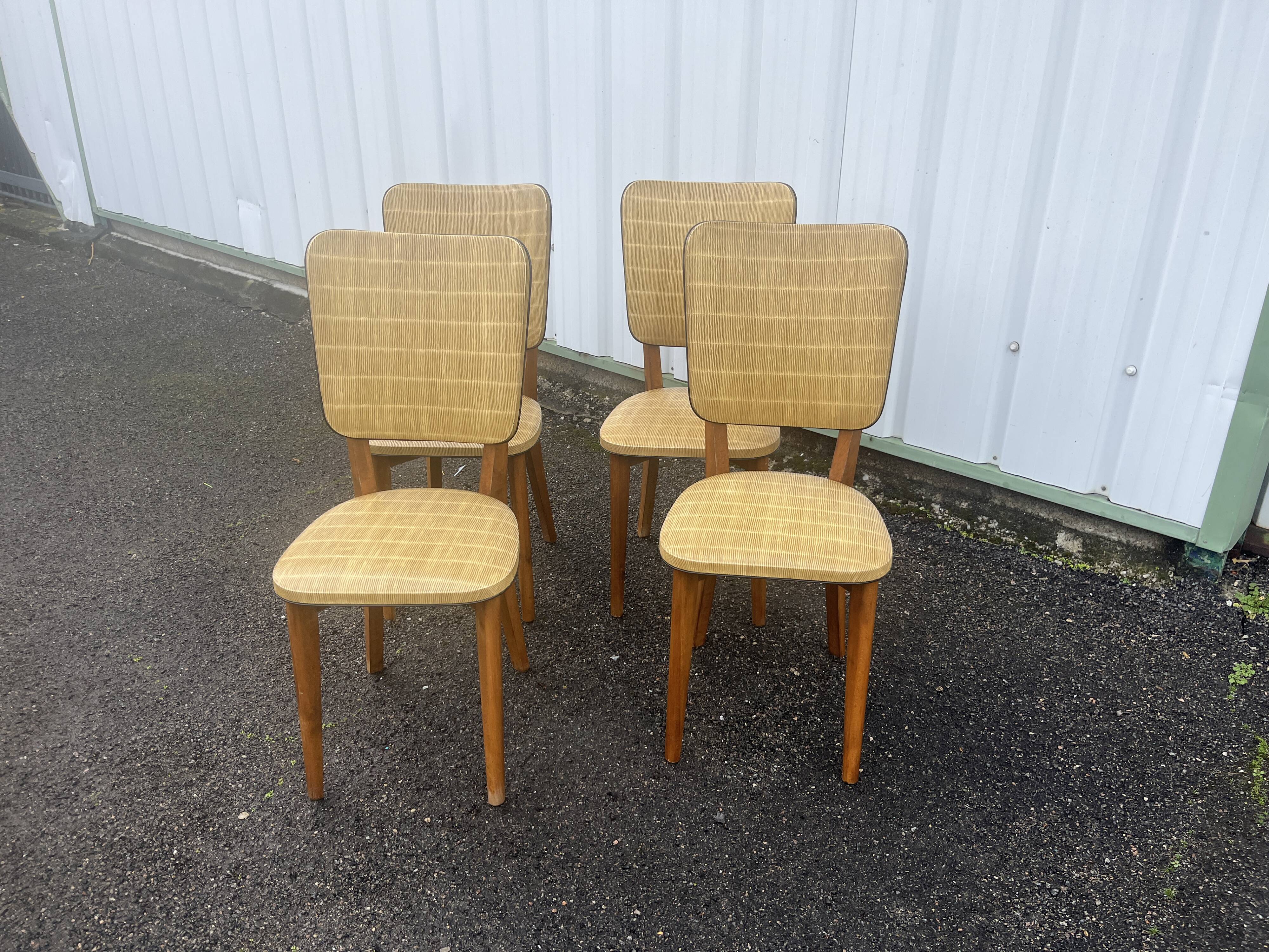 Set of 4 vintage chairs from the 50s and 60s in Scandinavian style.