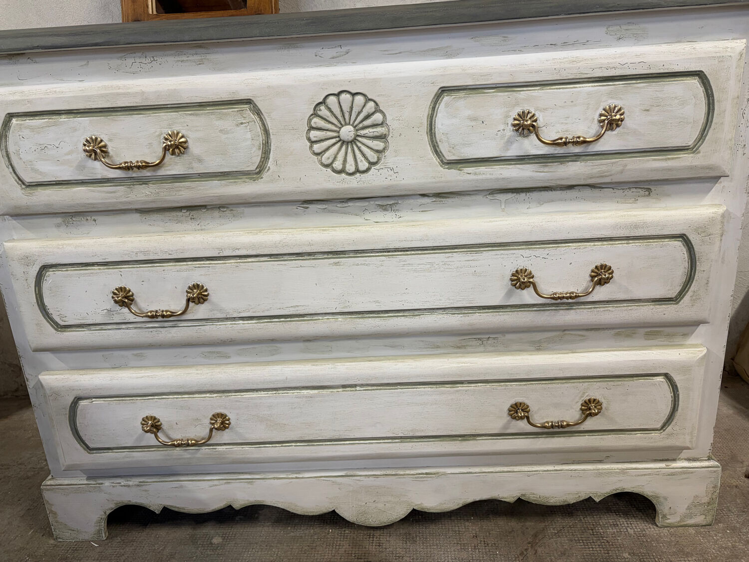 Vintage commode style