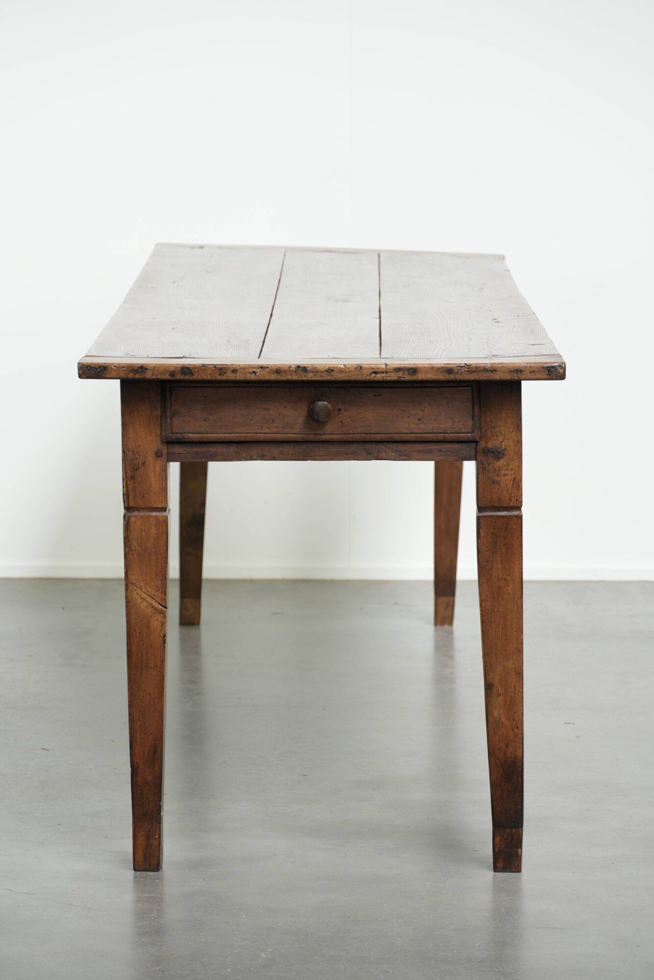 Antique oak table from the 19th century with a walnut top for 6 to 8 people