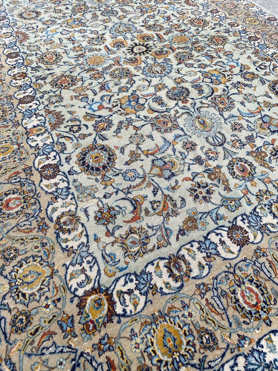 Beautiful large vintage Persian carpet of Kashan 230x330 cm