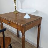 Ancien présentoir en verre opale blanc dentelé