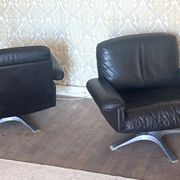 Set of 2 leather swivel lounge chairs De Sede DS-31