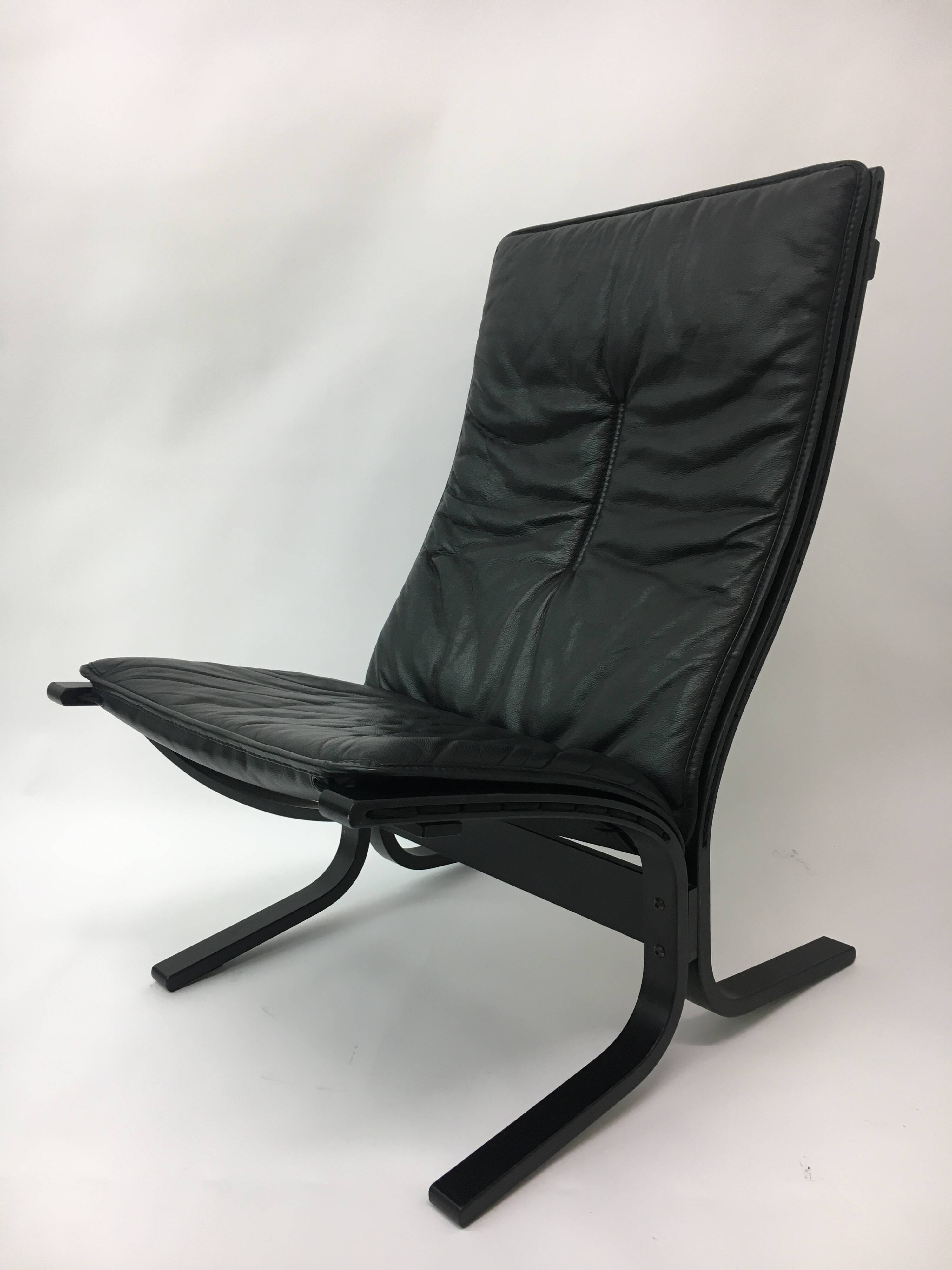 Mid-Century design black leather lounge chair by Ingmar Relling for Westnof