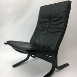 Mid-Century design black leather lounge chair by Ingmar Relling for Westnof