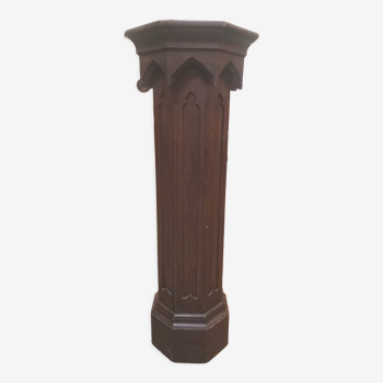 Gothic style wooden column