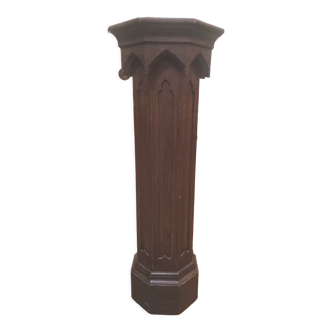 Gothic style wooden column