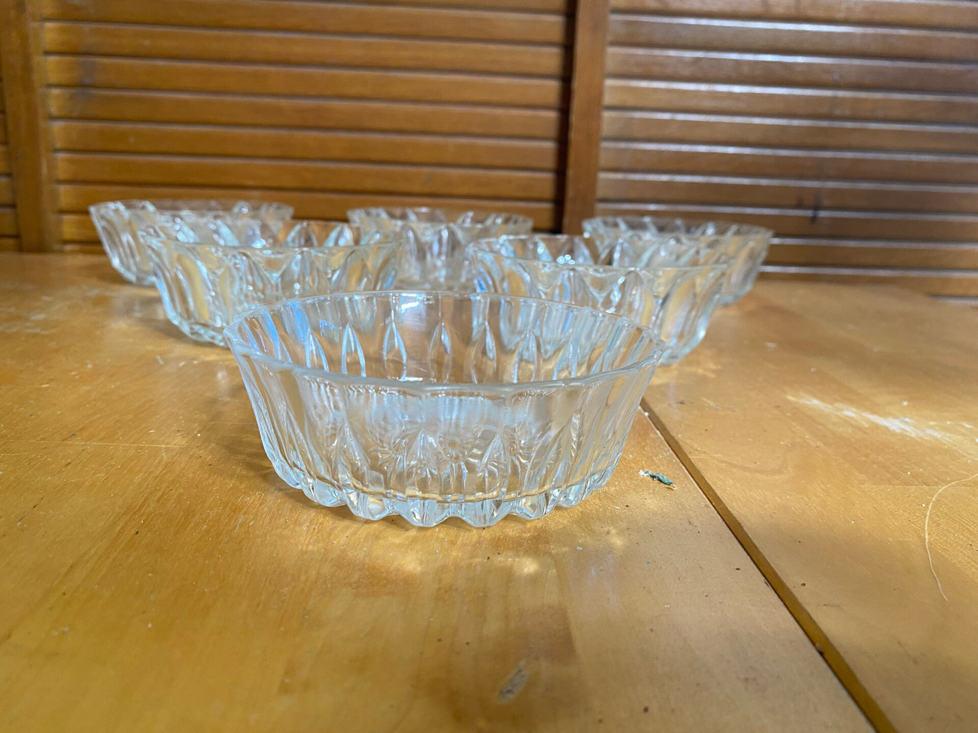 Salad bowl + 6 glass fruit cups for ice cream, mousse, chocolate, vintage moulded glass