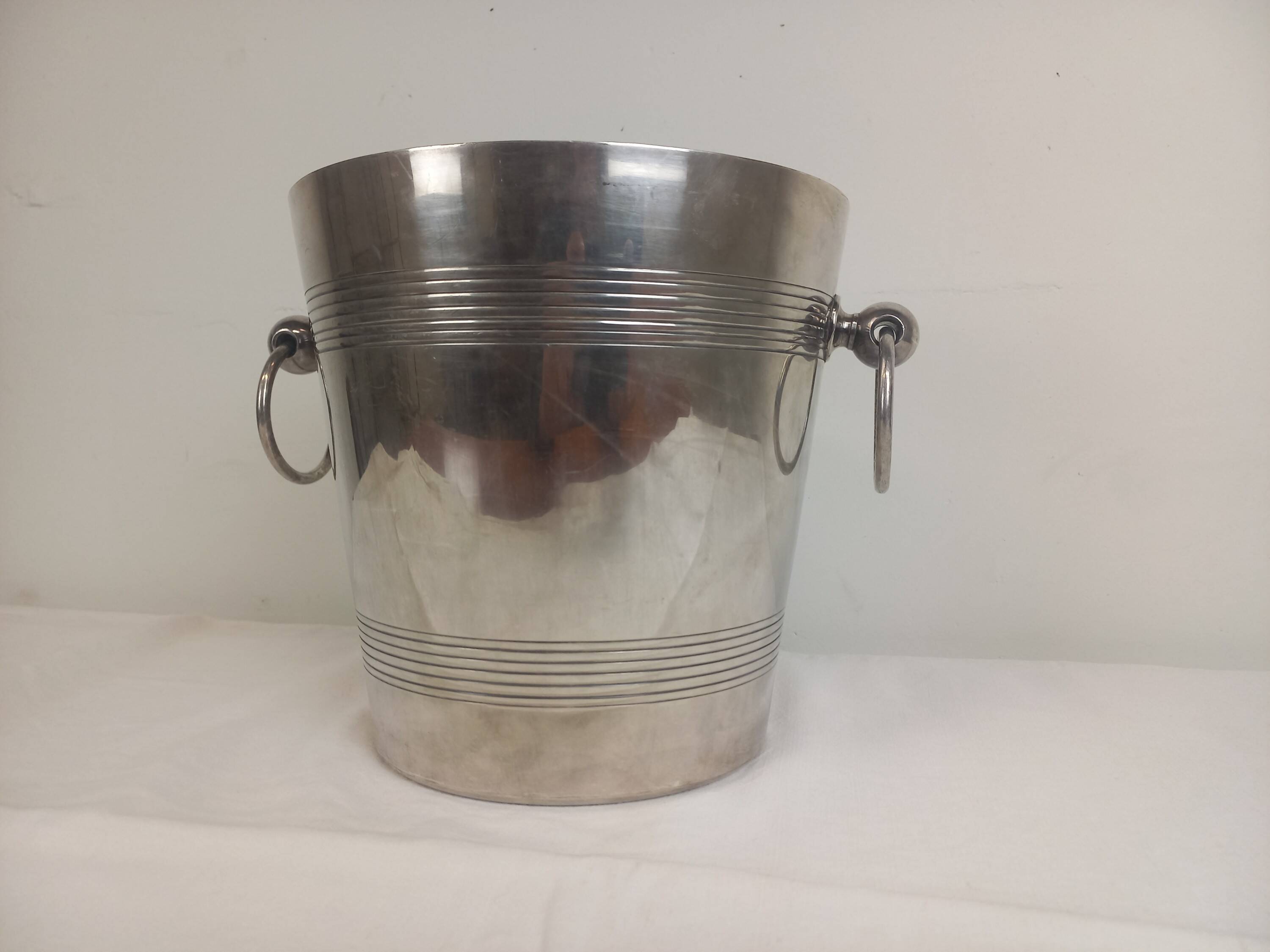 Silver metal champagne seal