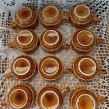 12 tasses à café anciennes avec soucoupes