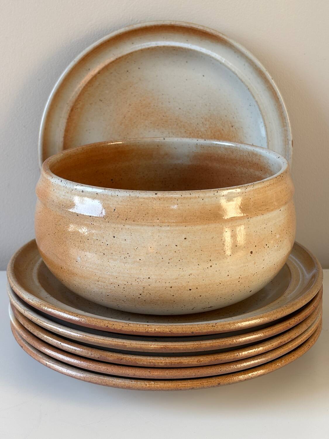 Plates and dish Stoneware from the Marsh