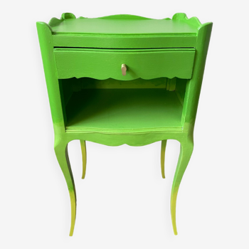 Flashy green console bedside degraded