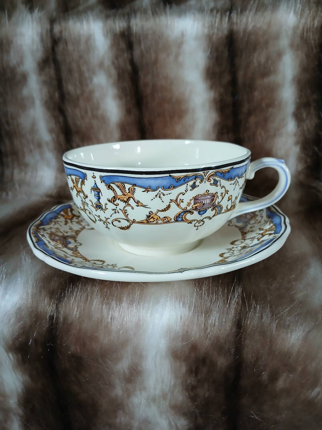 Antique "Dionysus" cup from Gien