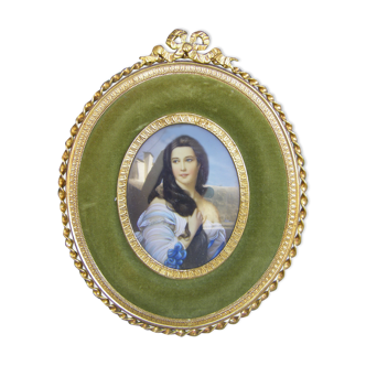 Portrait miniature medallion