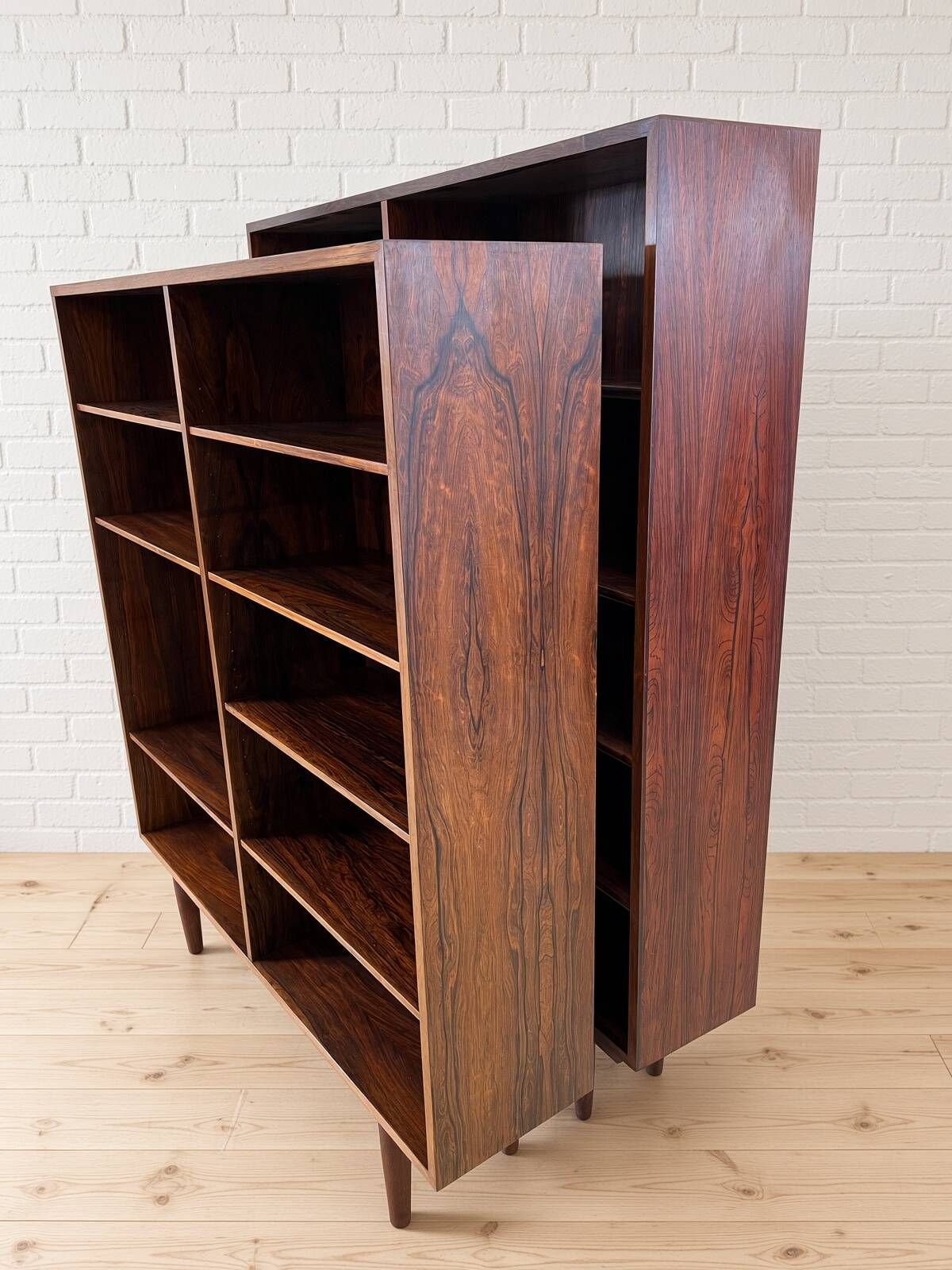 2 bibliothèques Omann Jun Modèle 6
