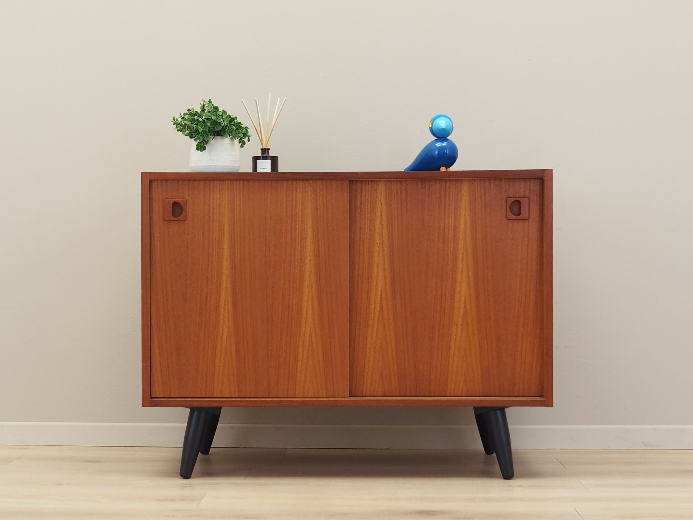 Buffet en teck, design danois, années 1970, production Danemark