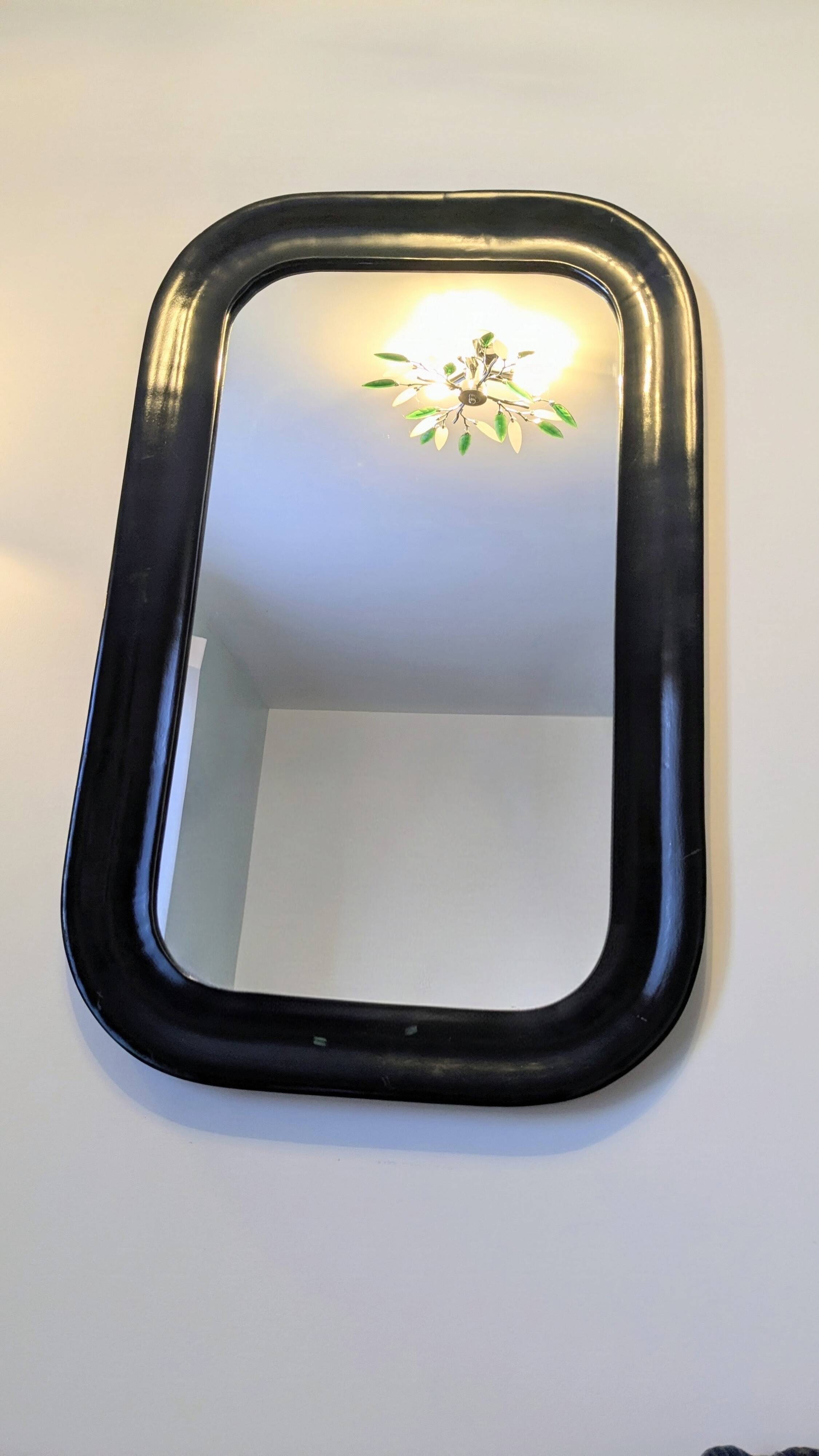 Miroir vintage noir aux angles arrondis