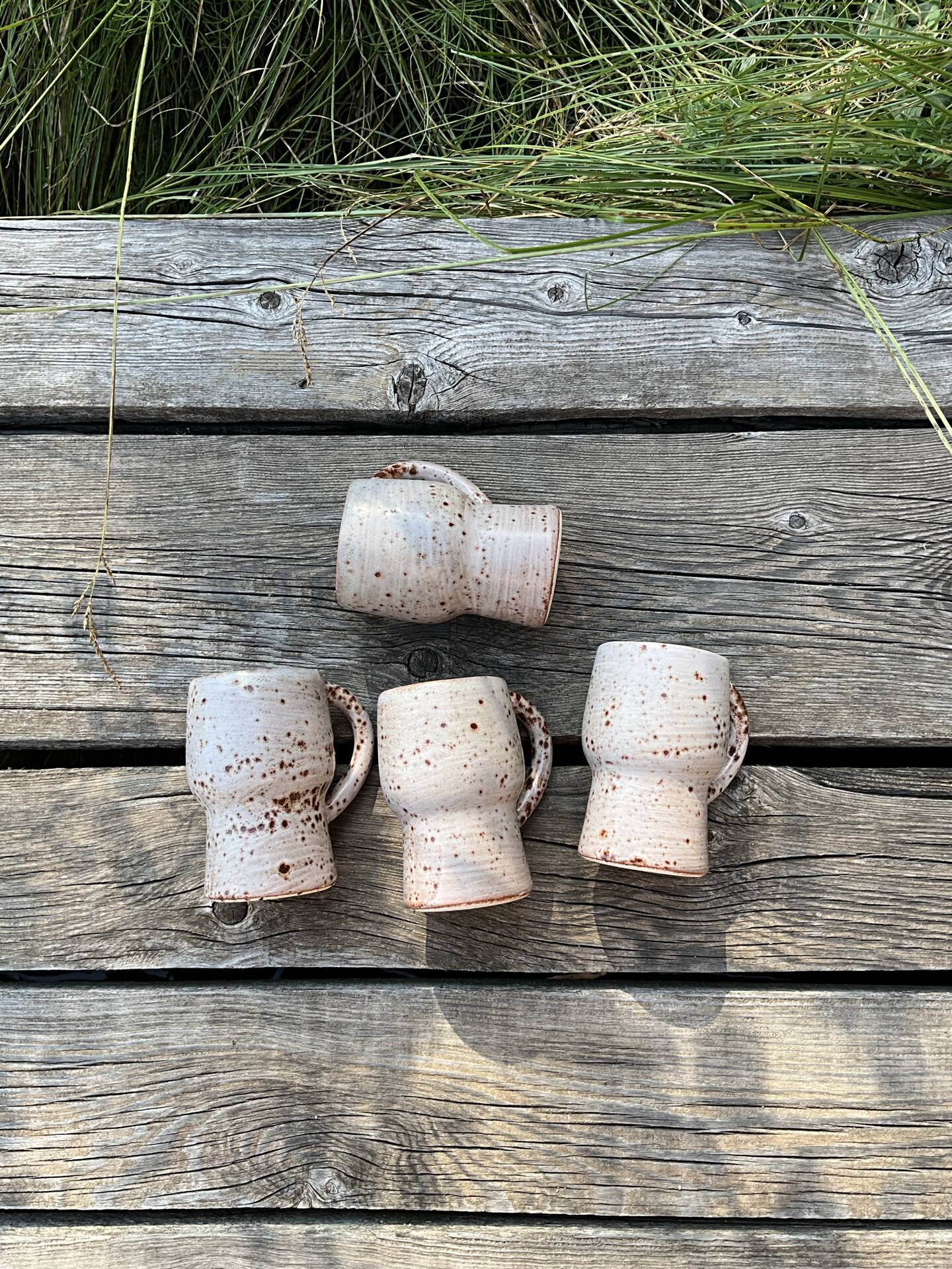 Suite de 4 tasses / mugs en grès moucheté vintage par Claude Paci, Val