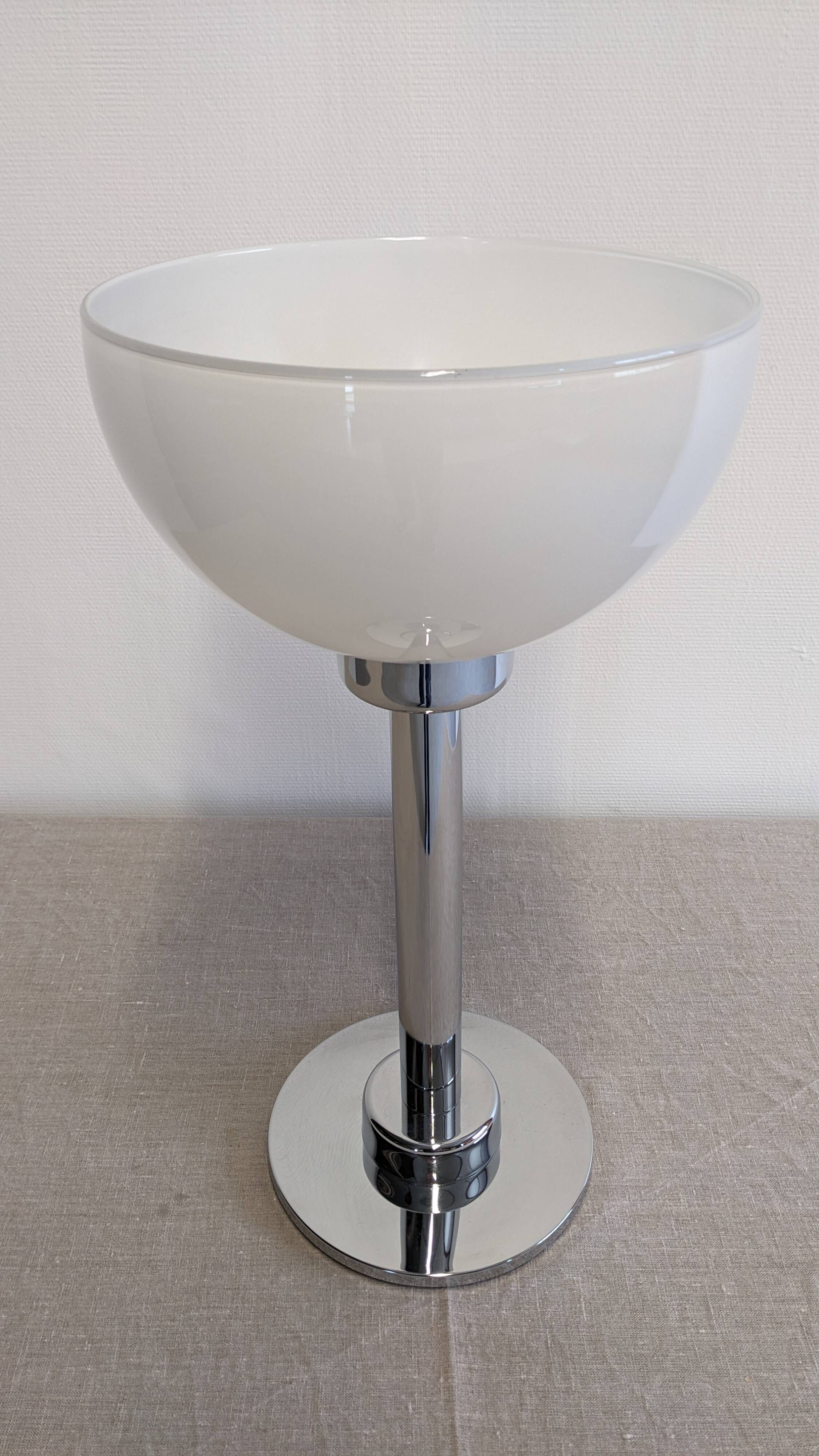 Modernist lamp model New-York by S.C.E for Habitat, France around 1970.
