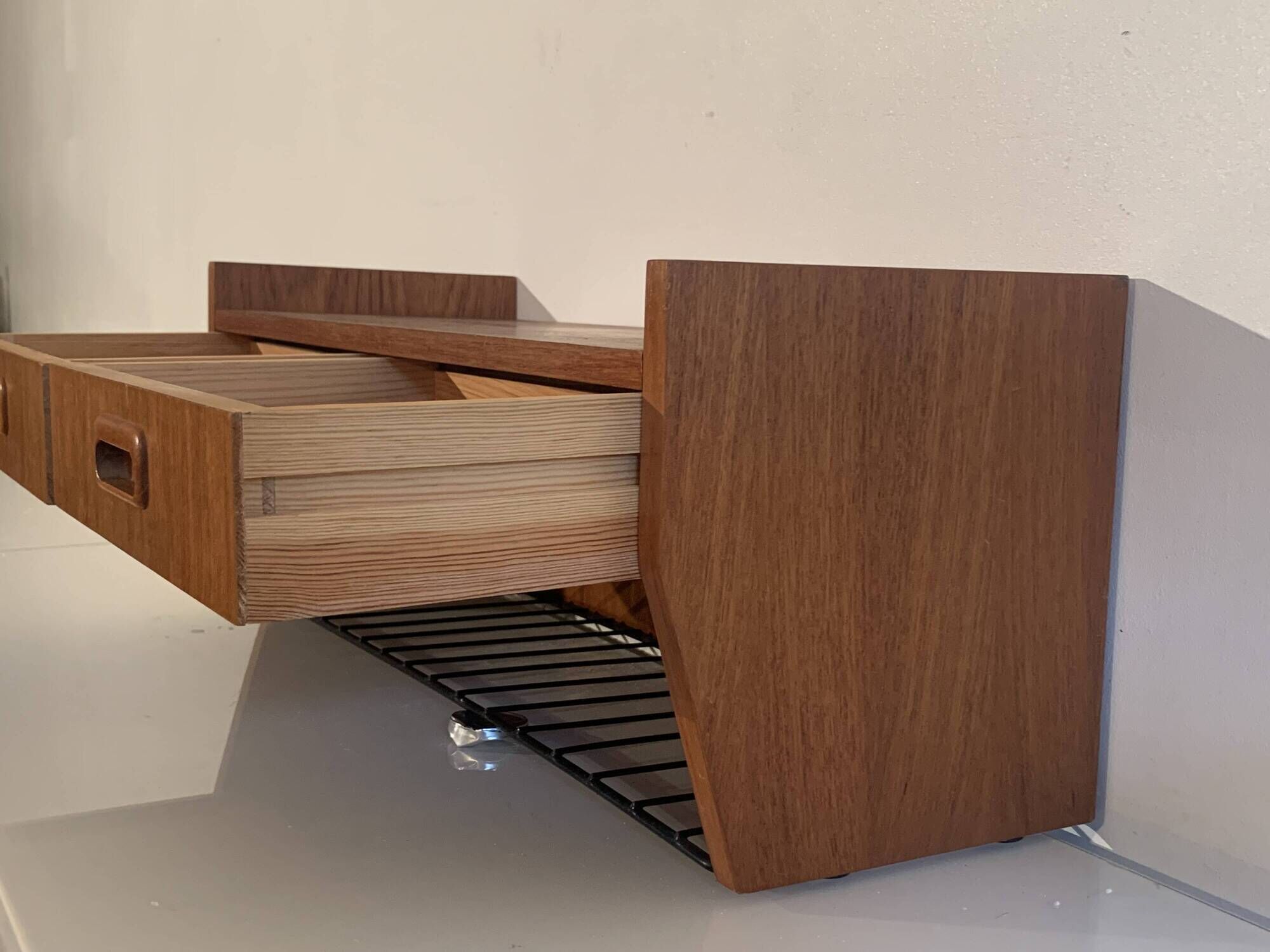 Etagere vintage scandinave en teck et metal 1960