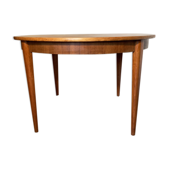Table de repas ronde aux design scandinave en teck des années 60.