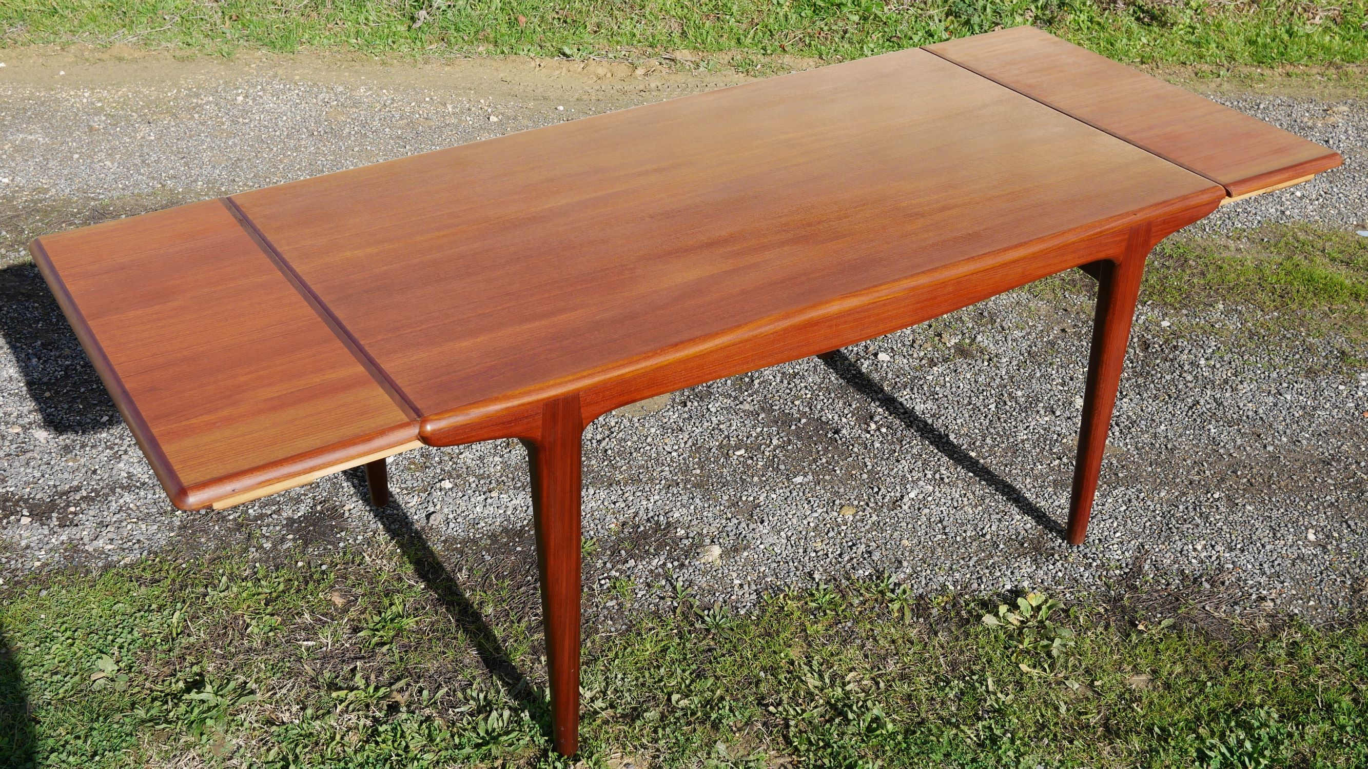 Table de repas scandinave en teck